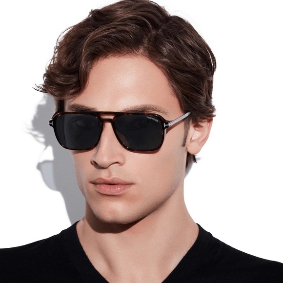NEW TOM FORD TF910 52V UNISEX SUNGLASSES TOM FORD CROSBY FT0910/S